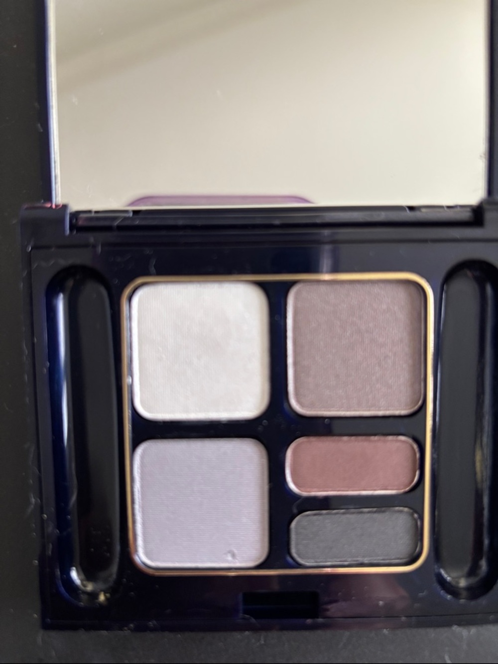 06 Clouds Eye Shadow Compact - Picture 2 of 4